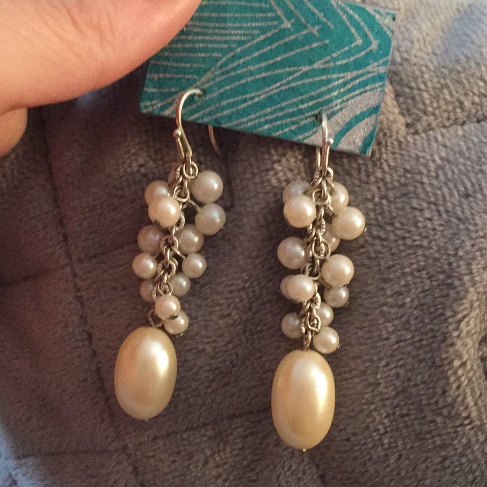 Faux pearl drop dangling earrings